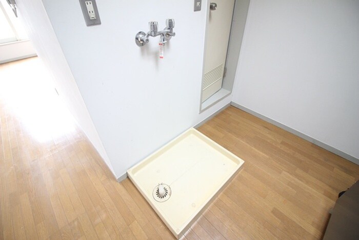 物件内観写真15　(洗濯機置場)