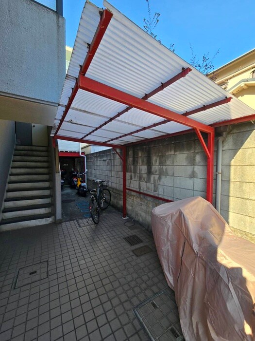 物件外観写真2　(エントランス部分)