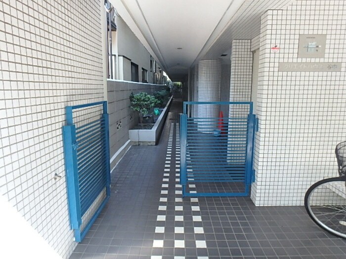 物件外観写真3　(エントランス部分)