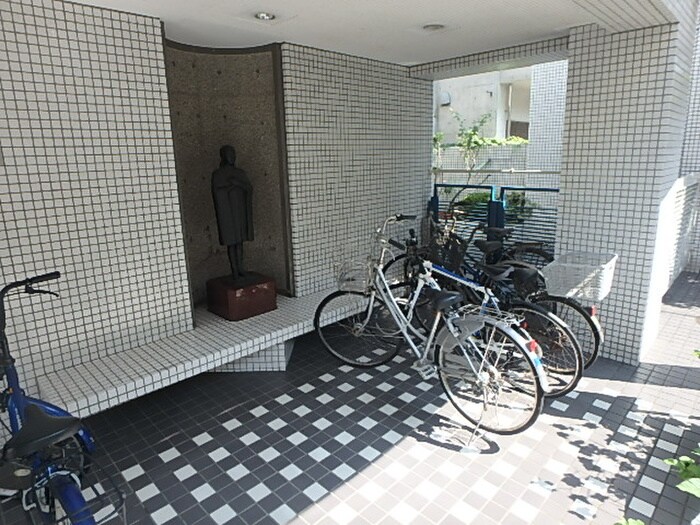 物件外観写真5　(駐輪場)