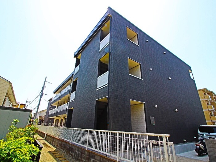 物件外観写真5　(エントランス部分)