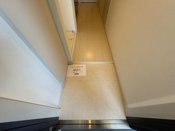 物件内観写真16　(玄関)