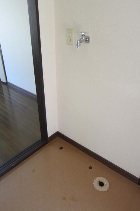 物件内観写真9　(洗濯機置場)