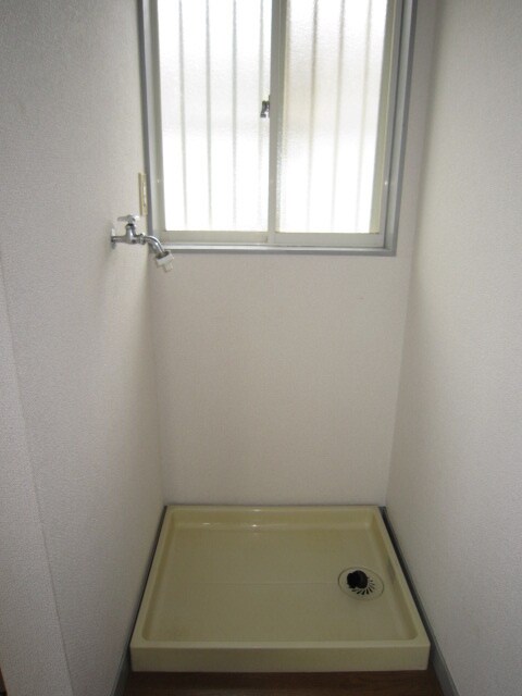 物件内観写真13　(洗濯機置場)