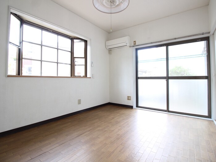 物件内観写真4　(室内からの展望)