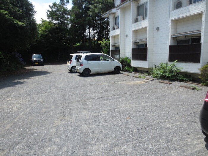 物件外観写真6　(駐車場)
