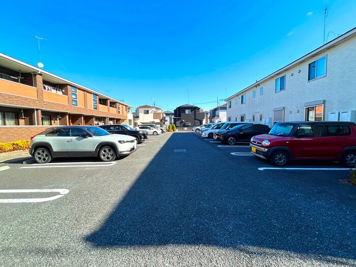 物件外観写真4　(駐車場)