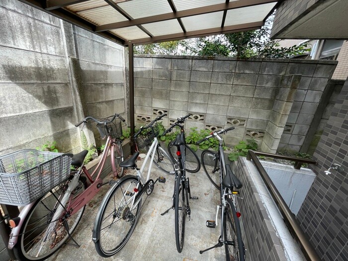 物件外観写真5　(駐輪場)