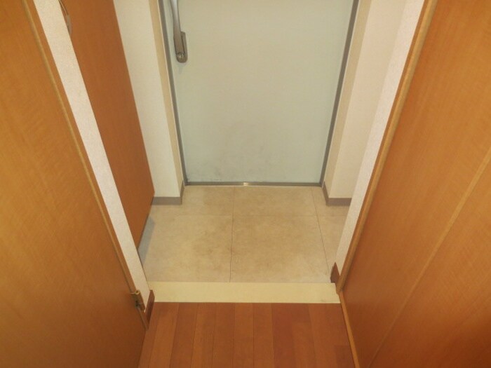 物件内観写真7　(玄関)