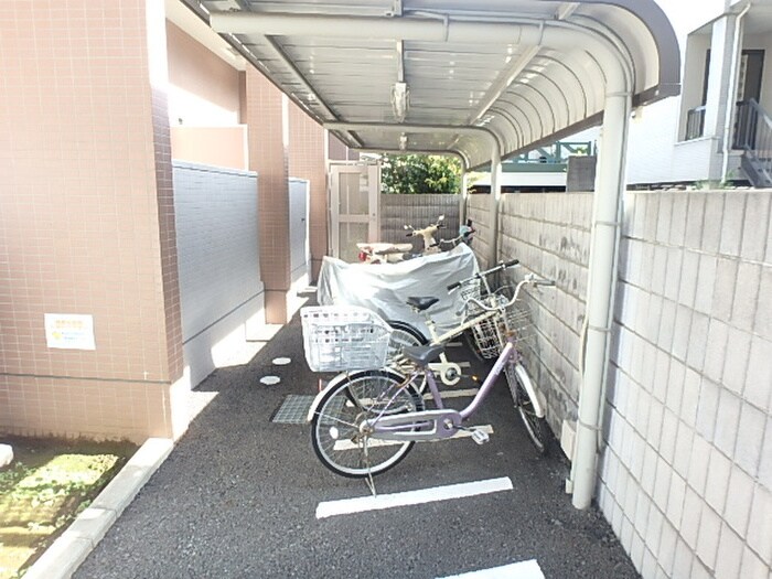 物件外観写真4　(駐輪場)