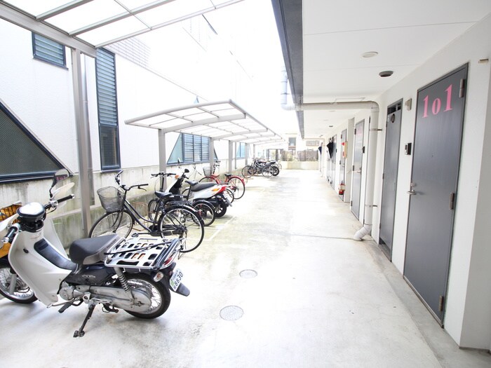 物件外観写真3　(駐輪場)