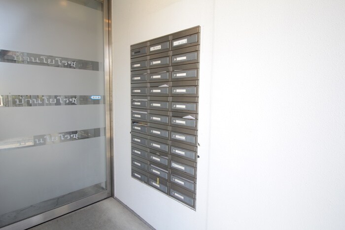 物件外観写真4　(エントランス部分)