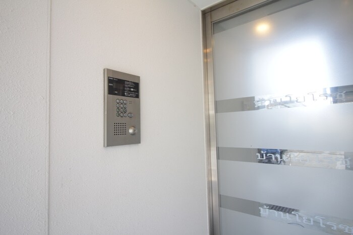 物件外観写真5　(エントランス部分)