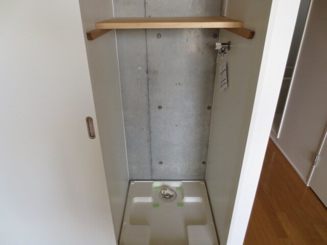 物件内観写真13　(洗濯機置場)