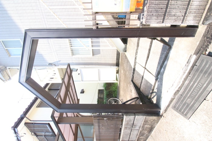 物件外観写真3　(エントランス部分)