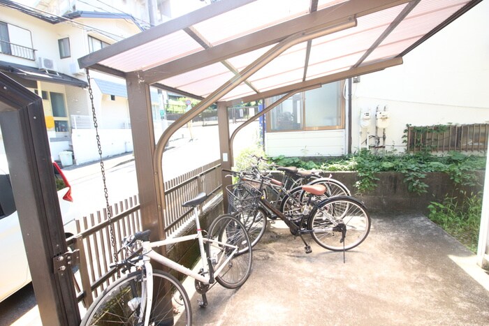 物件外観写真4　(駐輪場)