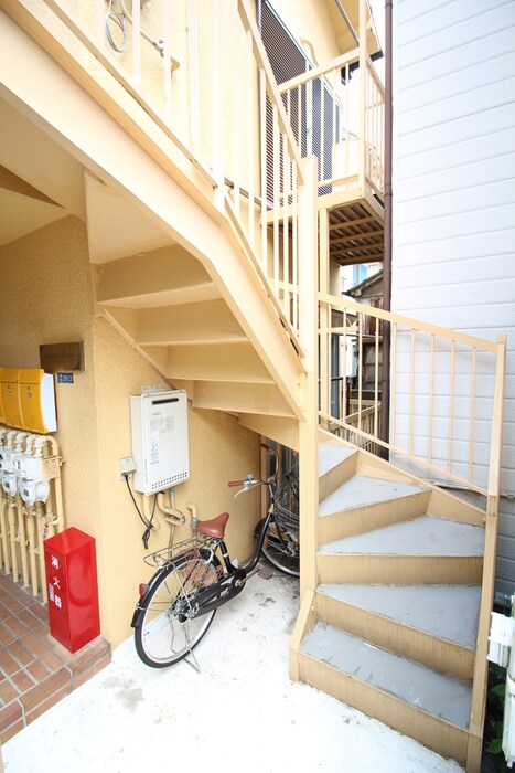 物件外観写真3　(エントランス部分)