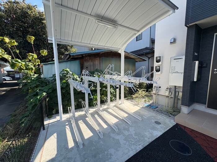 物件外観写真4　(駐車場)