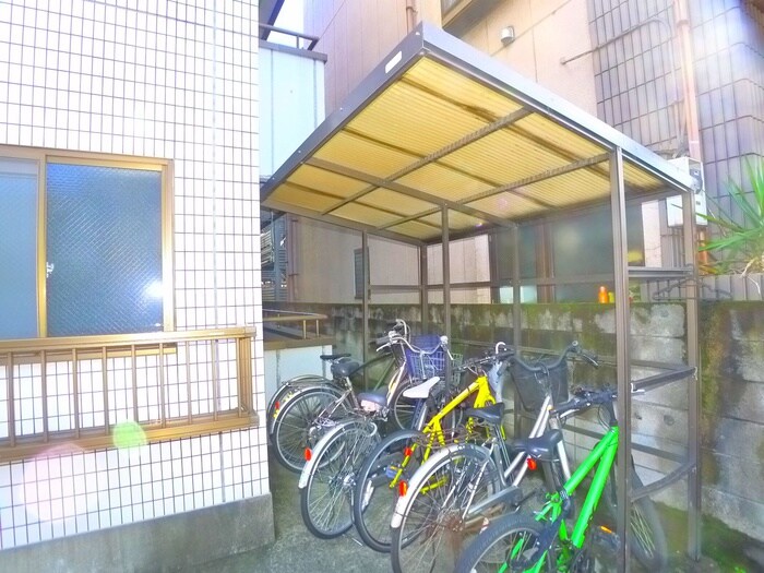 物件外観写真3　(駐輪場)