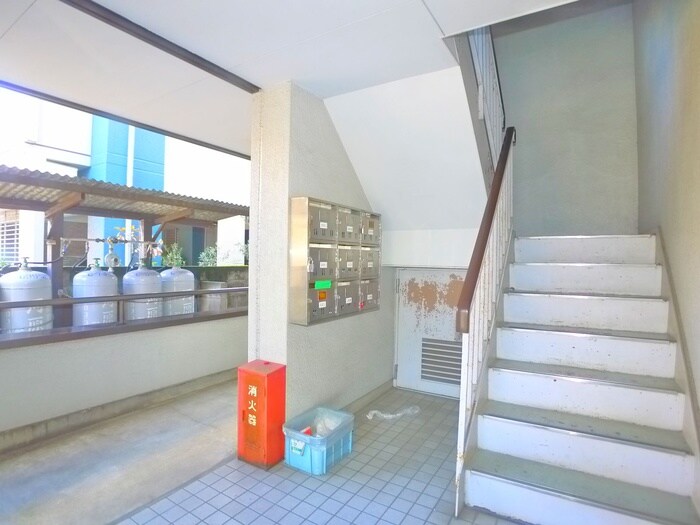 物件外観写真5　(エントランス部分)