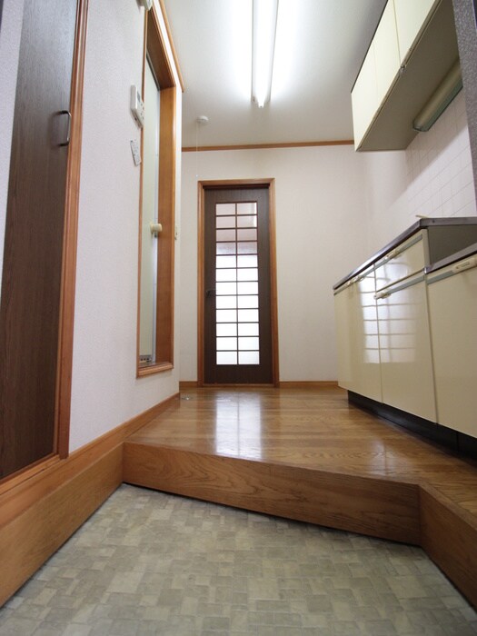 物件内観写真7　(玄関)