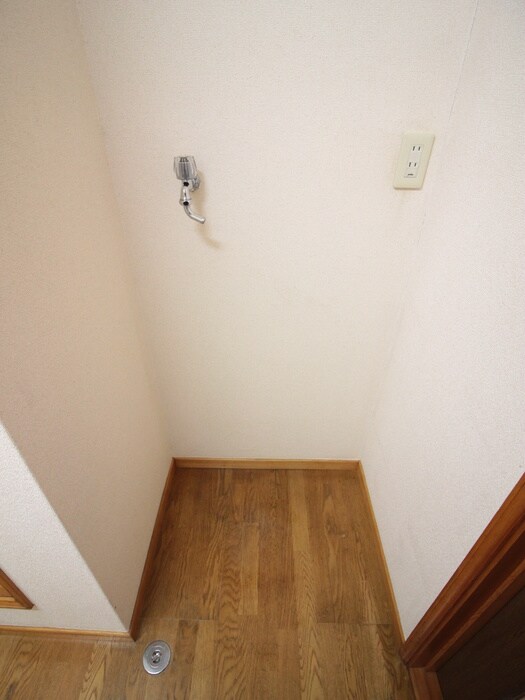 物件内観写真15　(洗濯機置場)
