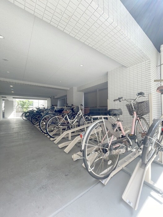 物件外観写真5　(駐輪場)