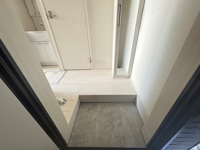 物件内観写真9　(玄関)