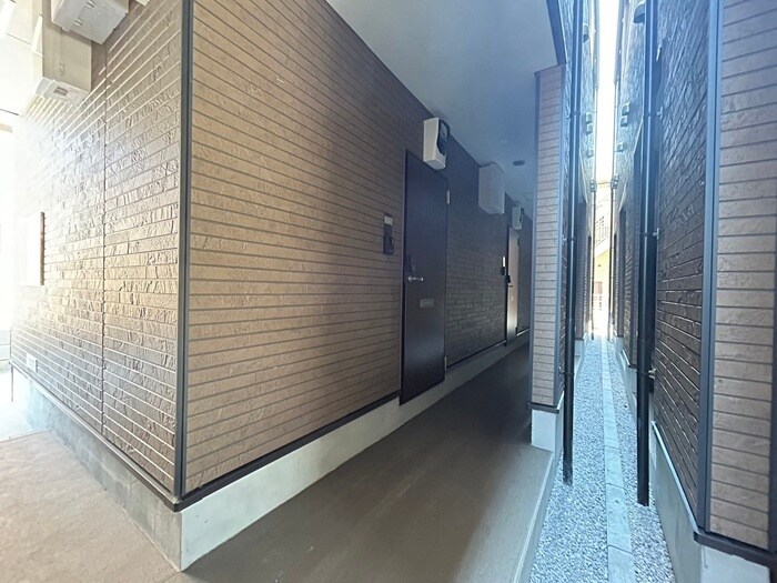 物件外観写真6　(エントランス部分)