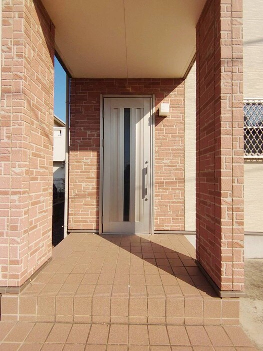 物件外観写真4　(エントランス部分)