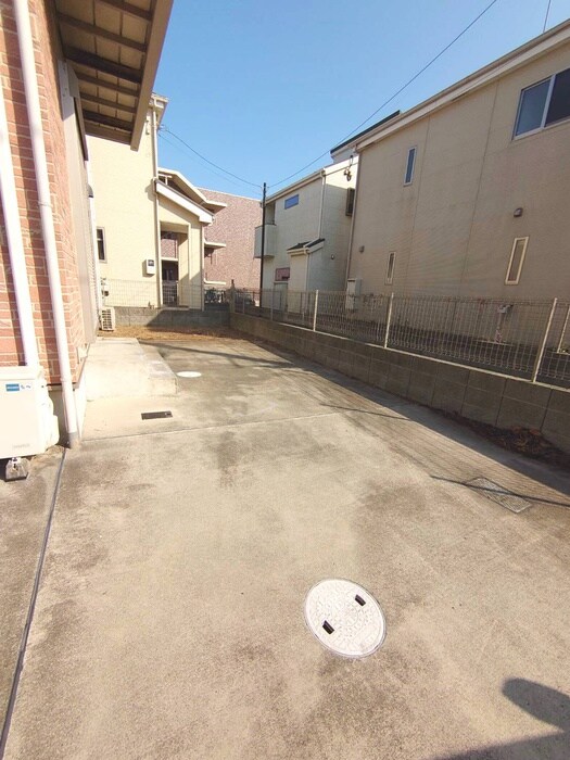 物件外観写真6　(駐車場)