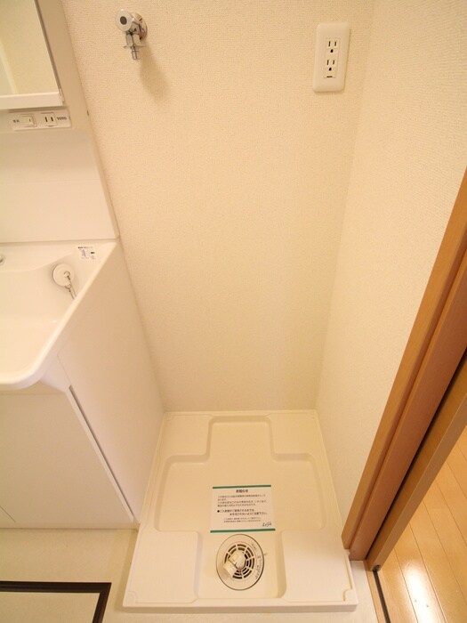 物件内観写真18　(洗濯機置場)