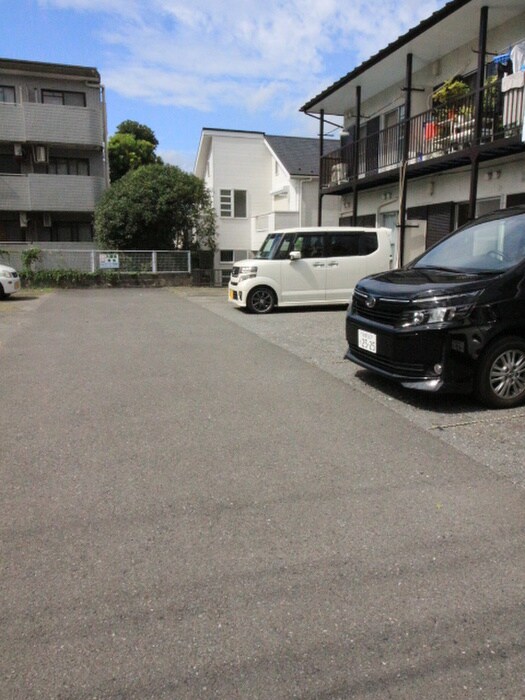 物件外観写真3　(駐車場)