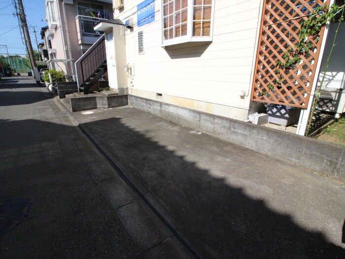 物件外観写真5　(駐車場)