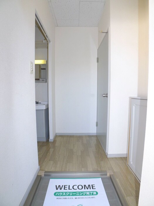 物件内観写真14　(玄関)