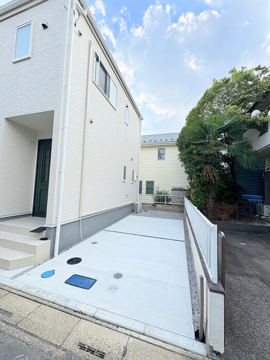 物件外観写真3　(駐車場)