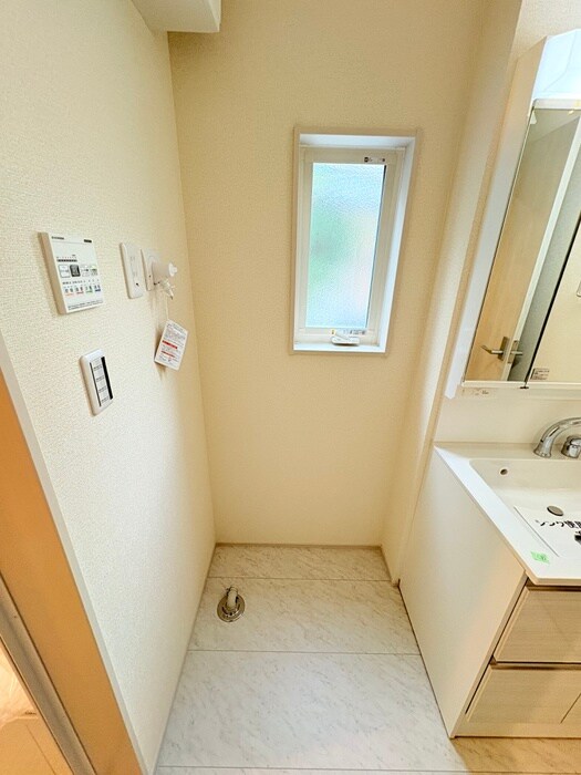 物件内観写真15　(洗濯機置場)