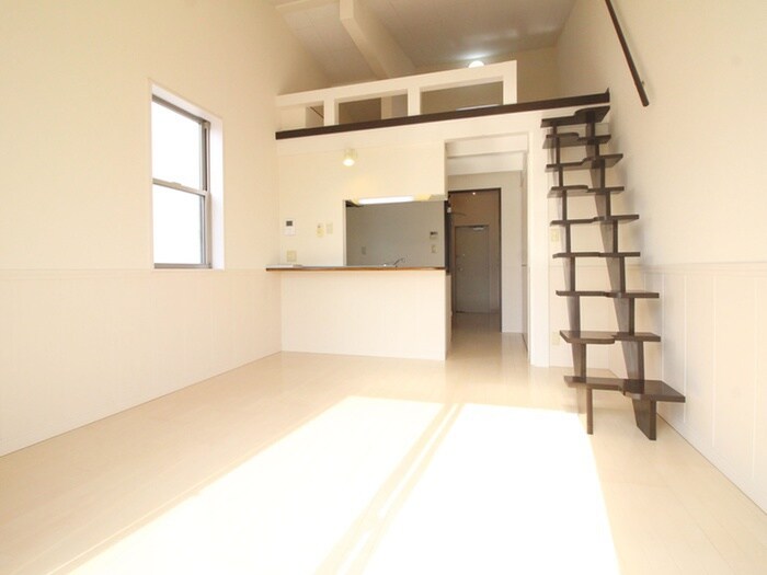 物件内観写真5　(室内からの展望)