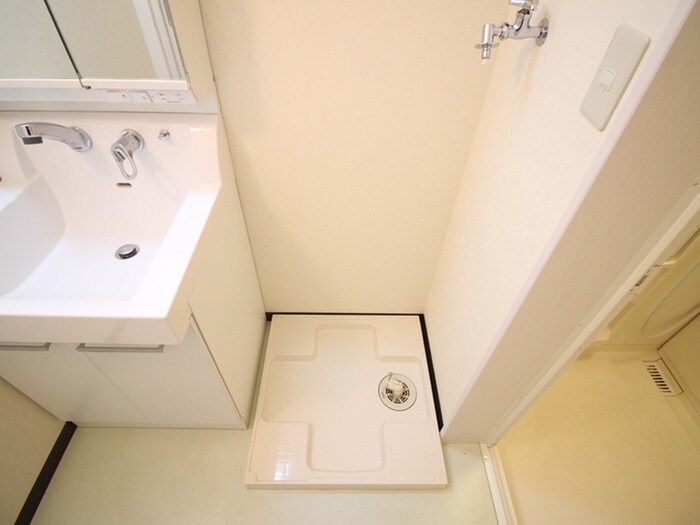 物件内観写真13　(洗濯機置場)