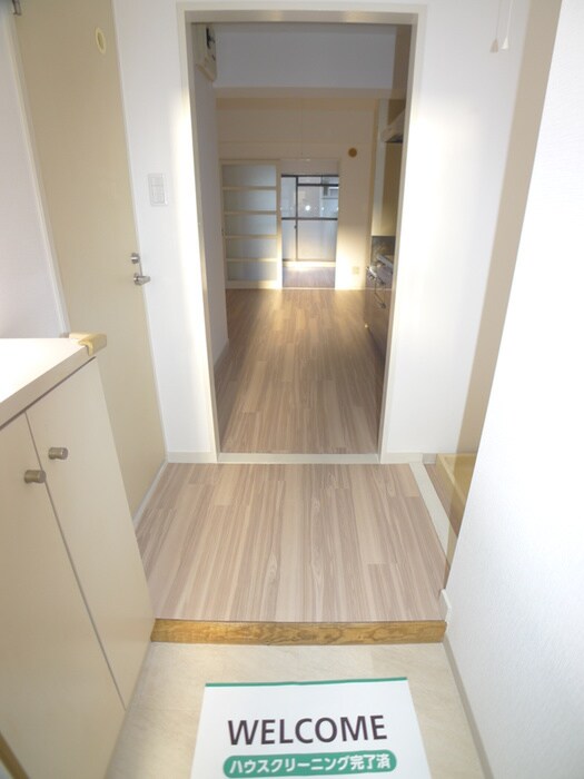 物件内観写真7　(玄関)