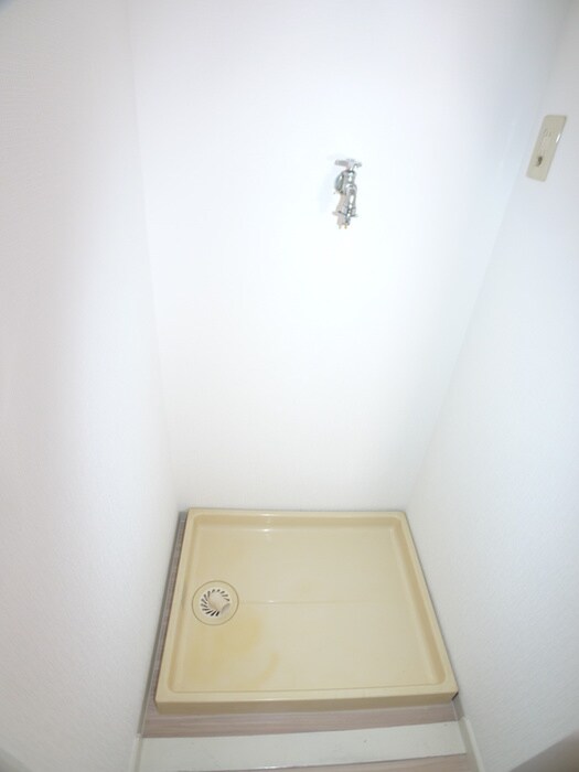 物件内観写真9　(洗濯機置場)