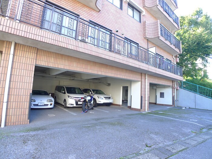 物件外観写真3　(駐車場)