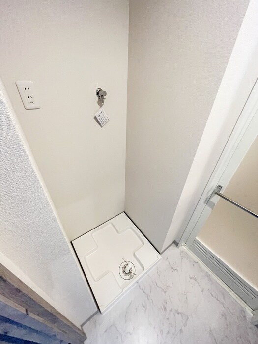 物件内観写真18　(洗濯機置場)