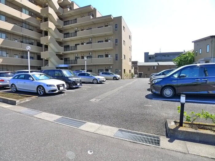 物件外観写真4　(駐車場)