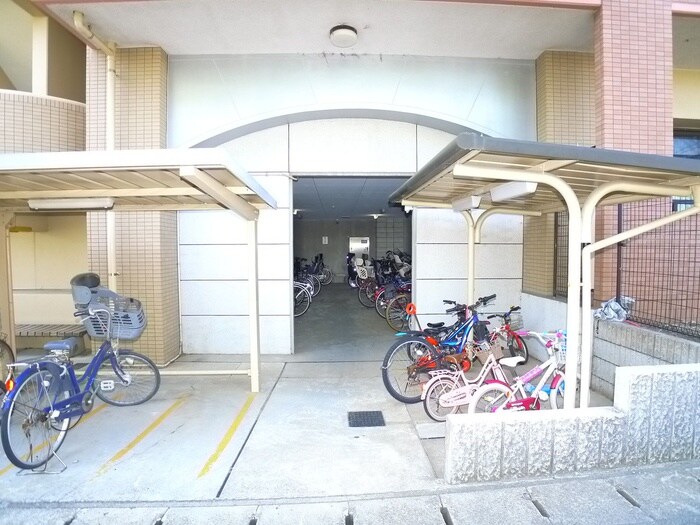 物件外観写真5　(駐輪場)