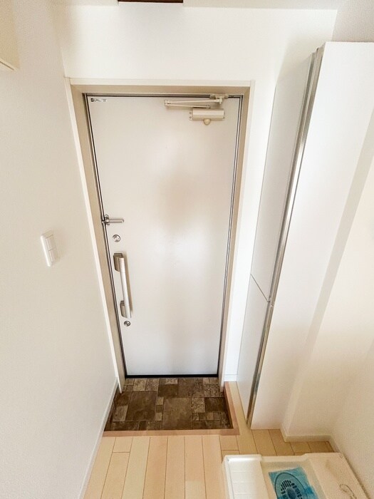 物件内観写真16　(玄関)