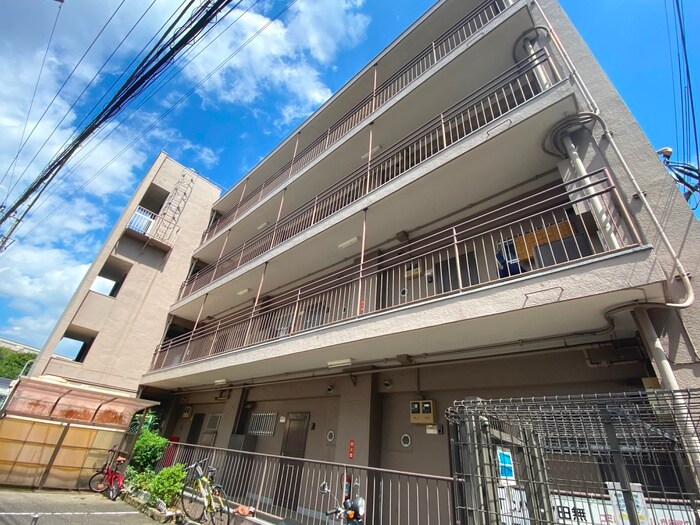 物件外観写真4　(エントランス部分)