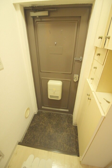 物件内観写真16　(玄関)