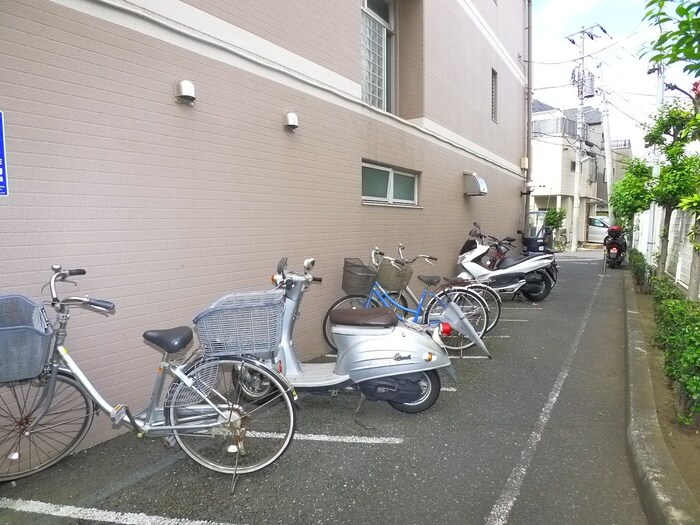 物件外観写真6　(駐車場)