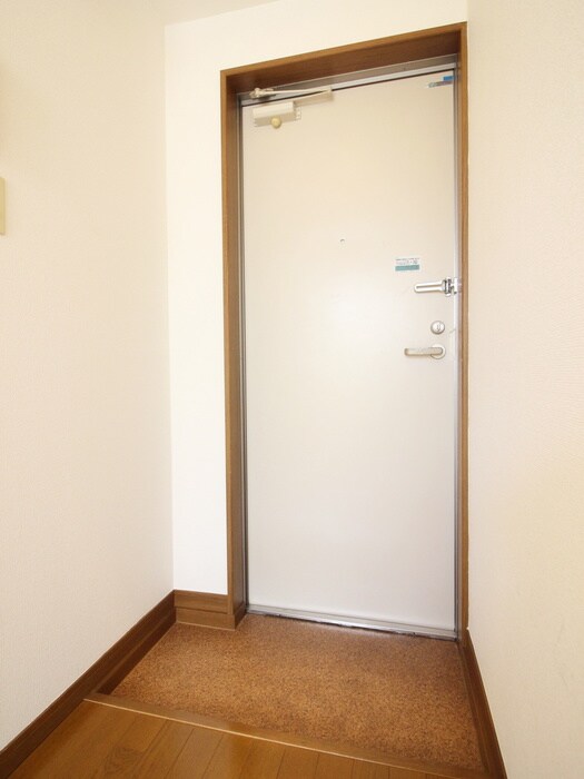 物件内観写真13　(玄関)